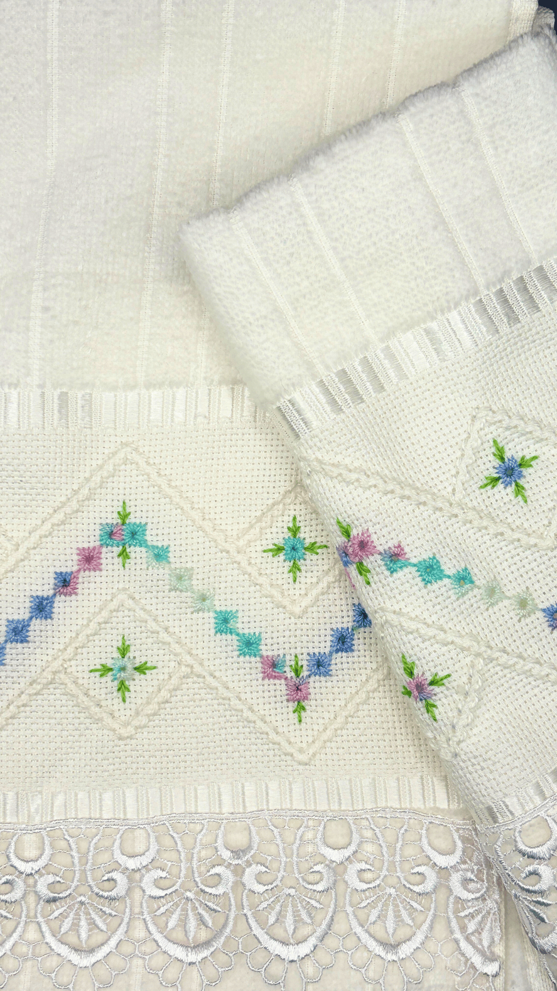 0003 - Amarilis - Bordado 2 em baixa.png